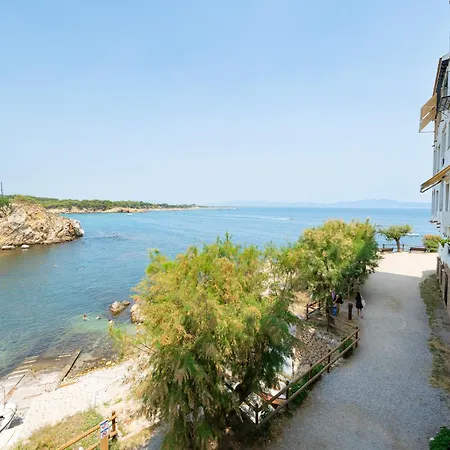 In Near Cala De La Creu *