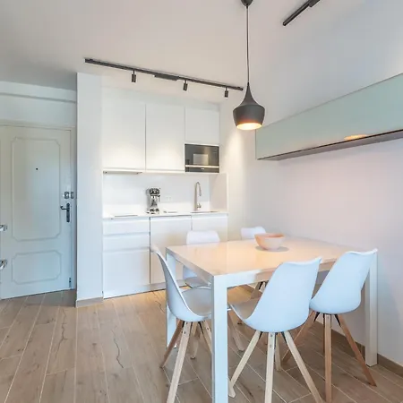 Apartment Cozy Seaside With Garden