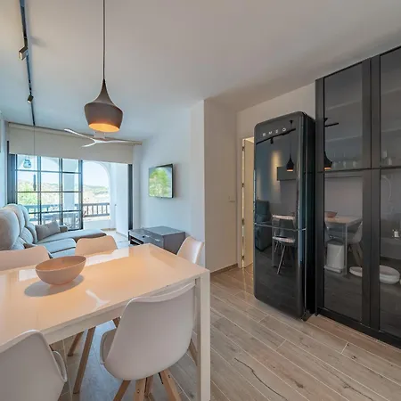 Cozy Seaside With Garden Apartment