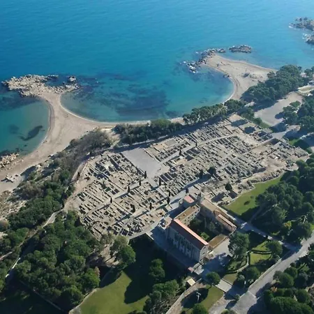 In Near Cala De La Creu
